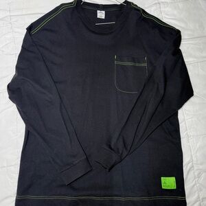 Such subtle detail yet makes such a bold statement with green stitching